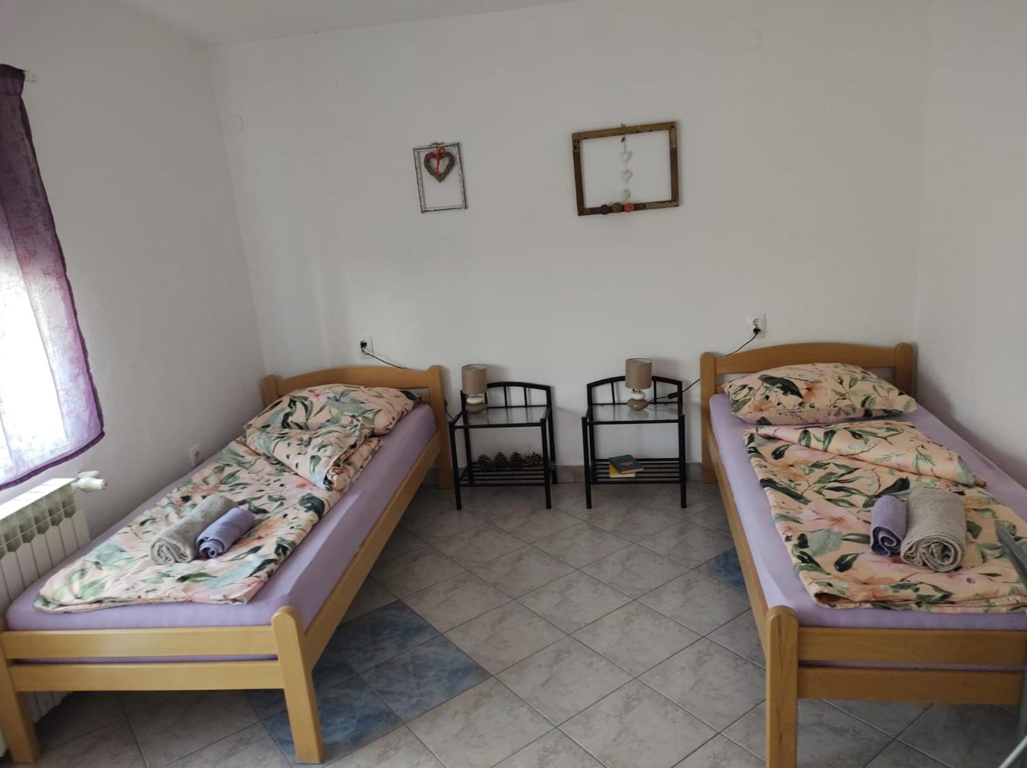 Apartment Ada Bed & Breakfast Gracac  Room photo