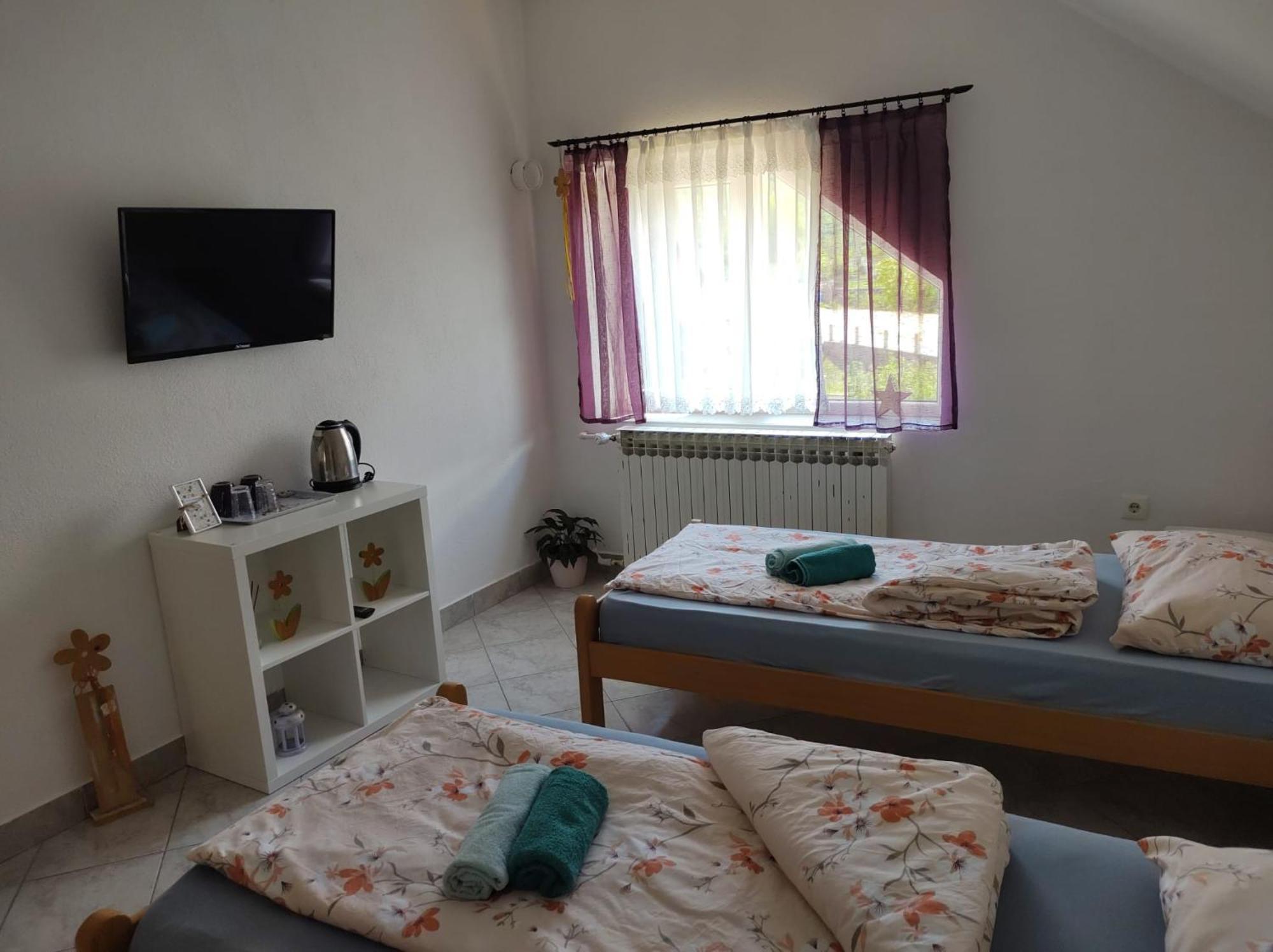 Apartment Ada Bed & Breakfast Gracac  Room photo