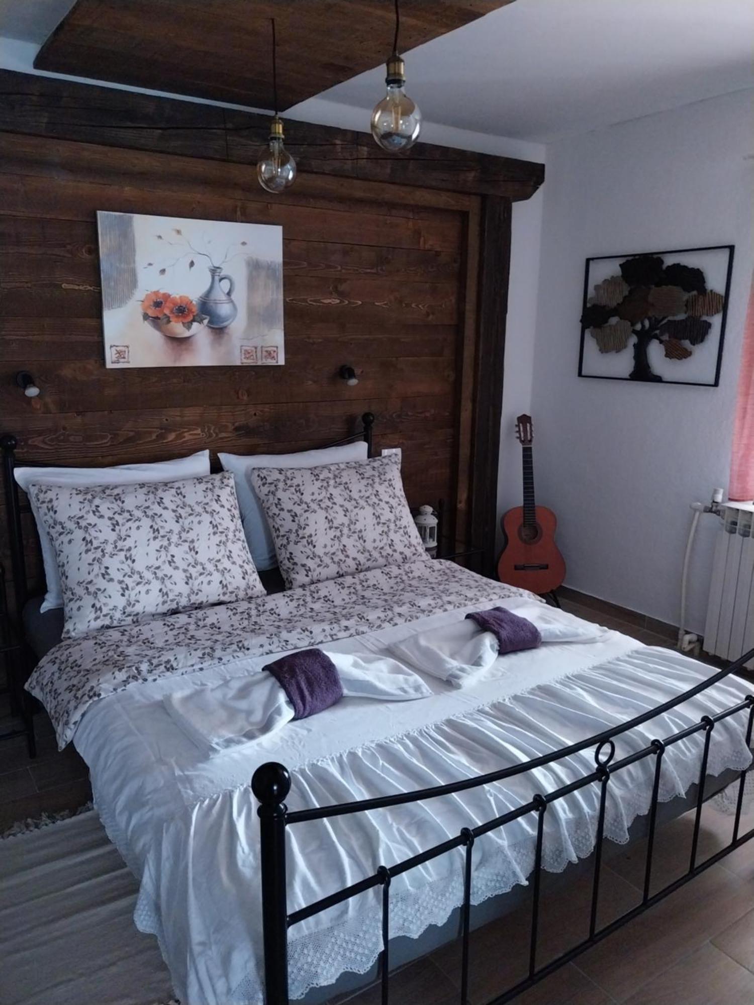 Apartment Ada Bed & Breakfast Gracac  Room photo