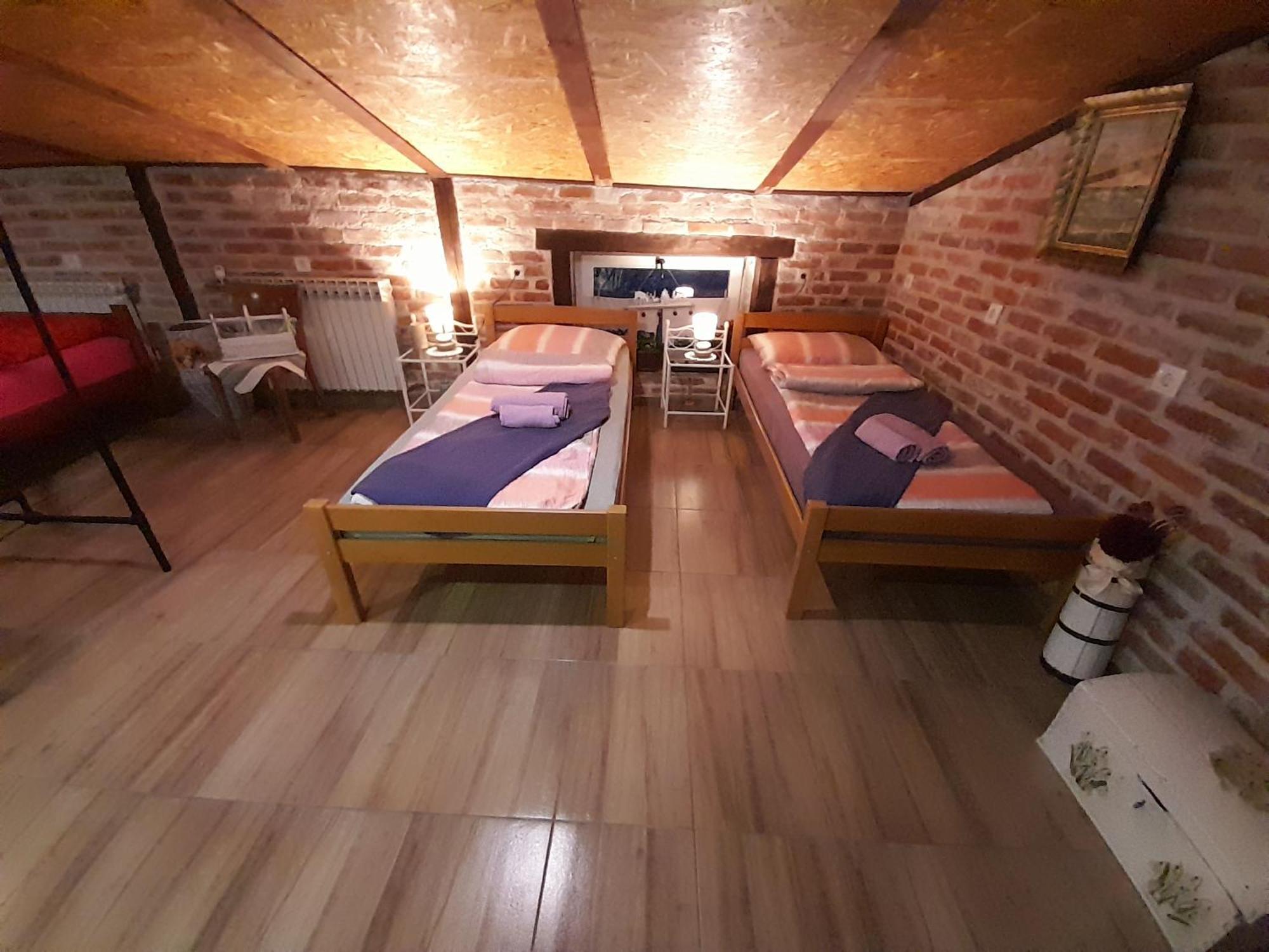 Apartment Ada Bed & Breakfast Gracac  Room photo